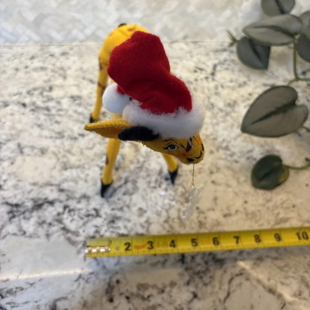 Annalee Doll Decorating Giraffe 2010 Exclusive Design Christmas Santa Hat animal